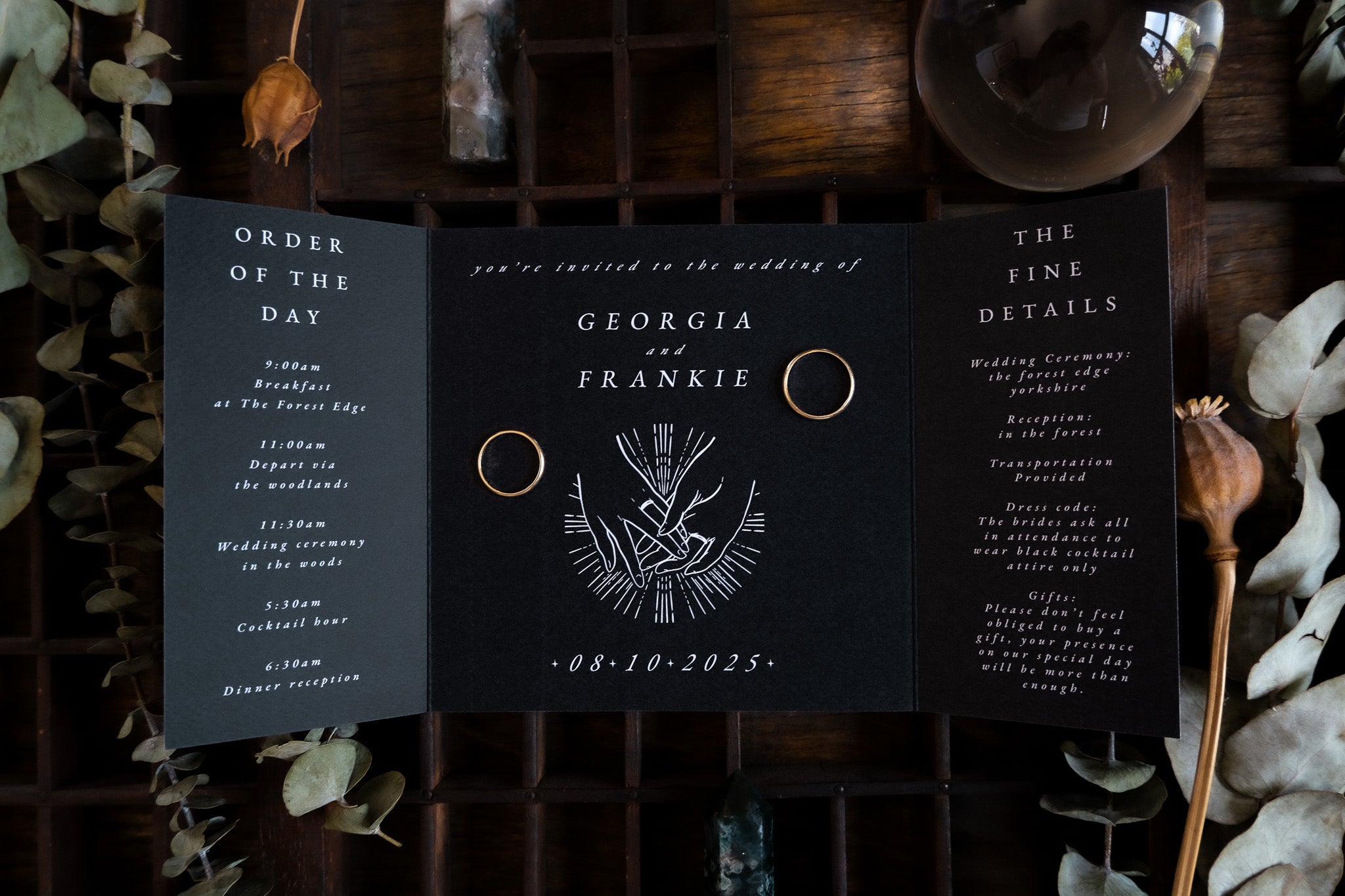 Interlocking Rings | Gatefold Wedding Invitation | Gold Wedding Bands Luxury Wedding Stationery